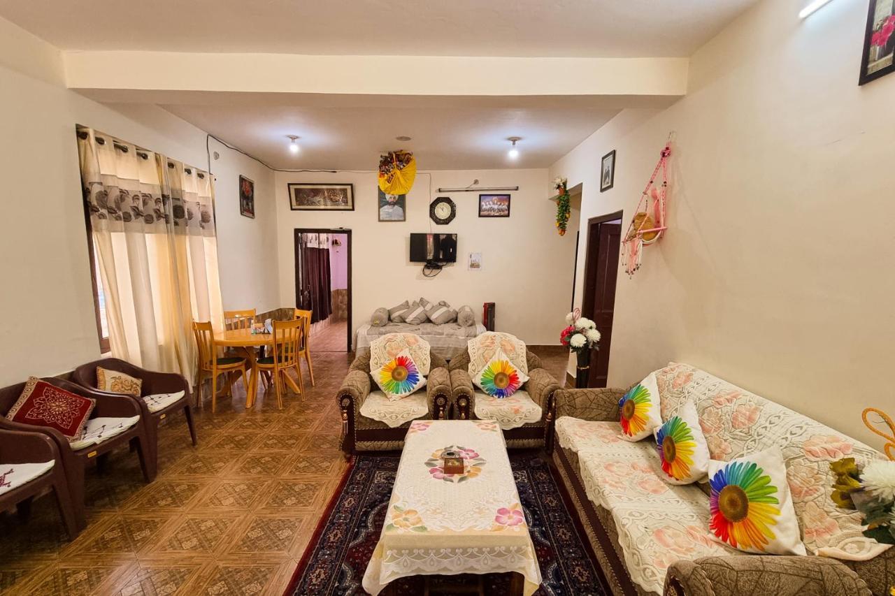 Aditya Homestay Далхаузи Экстерьер фото