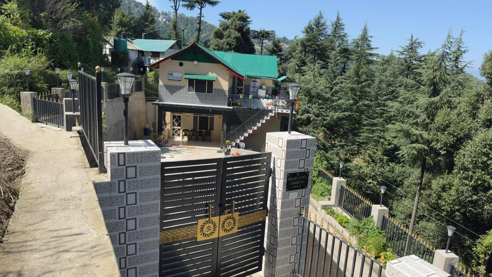 Aditya Homestay Далхаузи Экстерьер фото