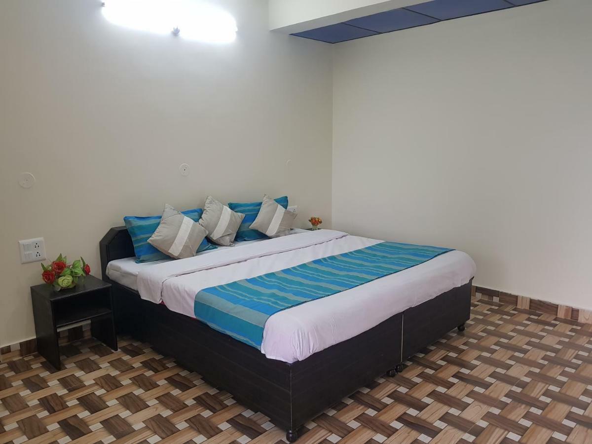Aditya Homestay Далхаузи Экстерьер фото