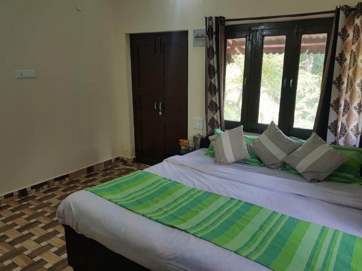 Aditya Homestay Далхаузи Экстерьер фото